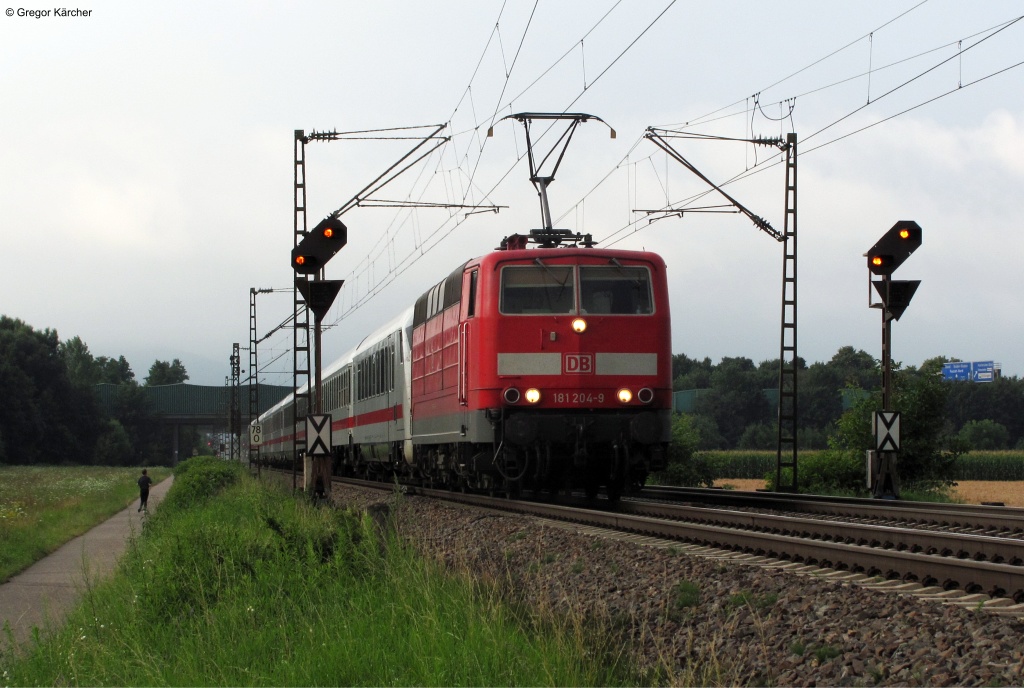 Die 181 204-9 mit dem IC 361 (Strasbourg-Mnchen) kurz vor dem Abzweig Brunnenstck bei Ettlingen. Aufgenommen am 21.07.2012.