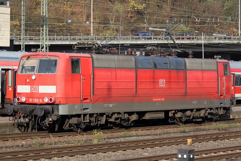 Die 181 205-6 in Koblenz Hbf , am 21,11,09