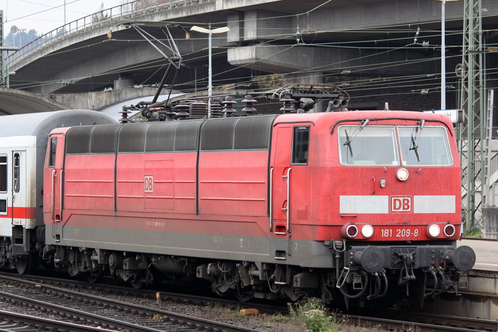 Die 181 209-8 in Koblenz Hbf , am 21,11,09