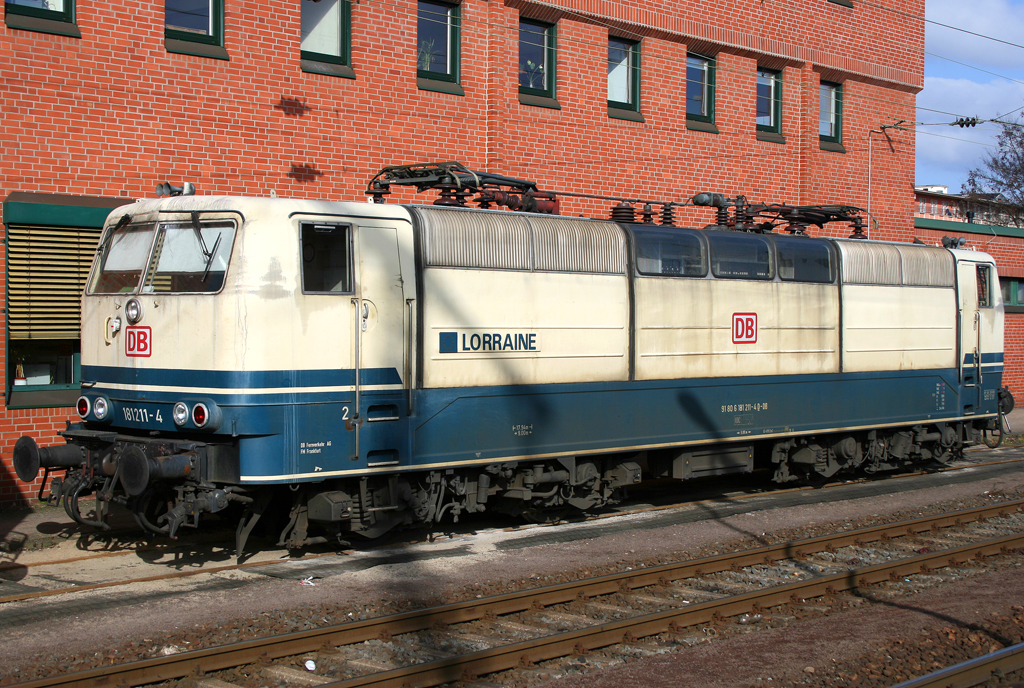Die 181 211-4 Lorraine steht abgestellt in Koblenz HBF am 06.03.2011