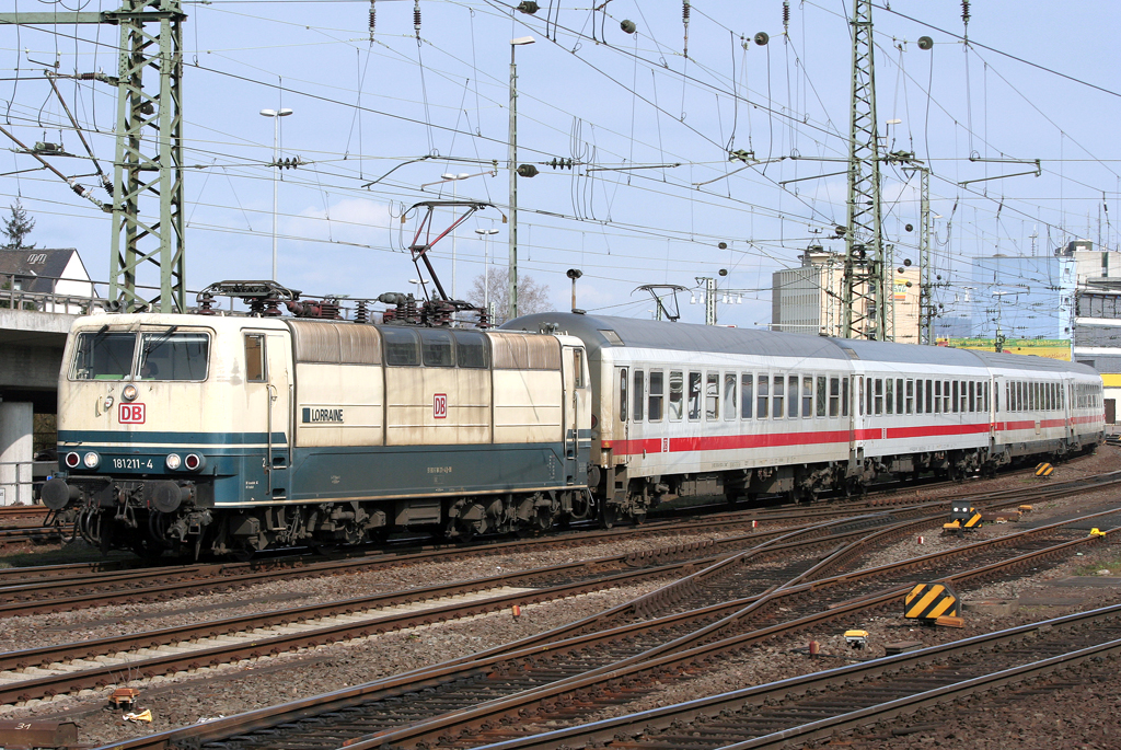 Die 181 211-4 Lorraine zieht den IC 133 von Luxemburg in Koblenz HBF ein am 