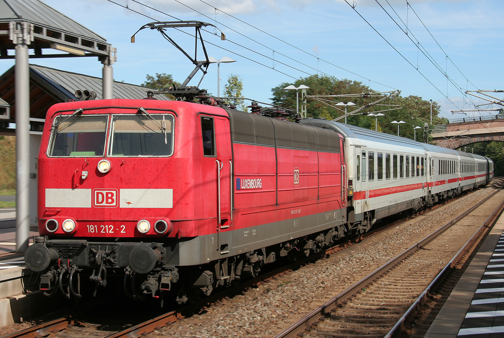 Die 181 212-0  Luxemburg  zieht einen IC von Norddeich Mola durch Salmtal nach Luxemburg am 10.09.2011