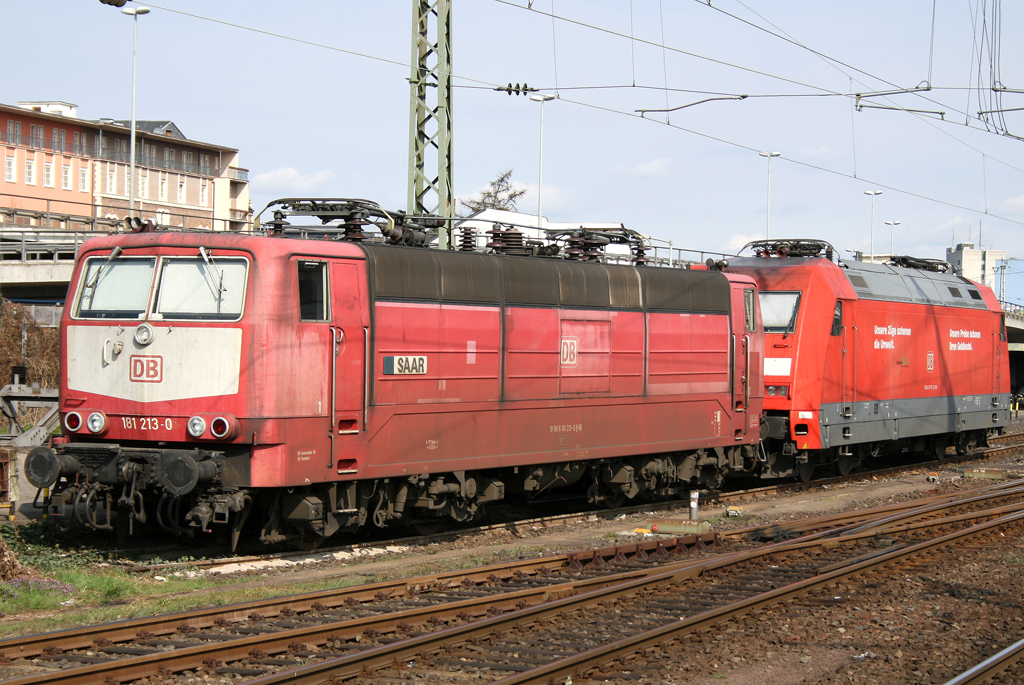 Die 181 213-0 Saar steht mit einer 101er in Koblenz HBF am 26.03.2011