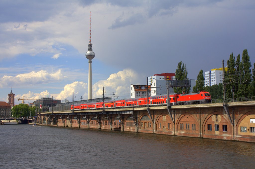 Die 182 009 am 04.08.2012 in Berlin an der Jannowitzbrcke.