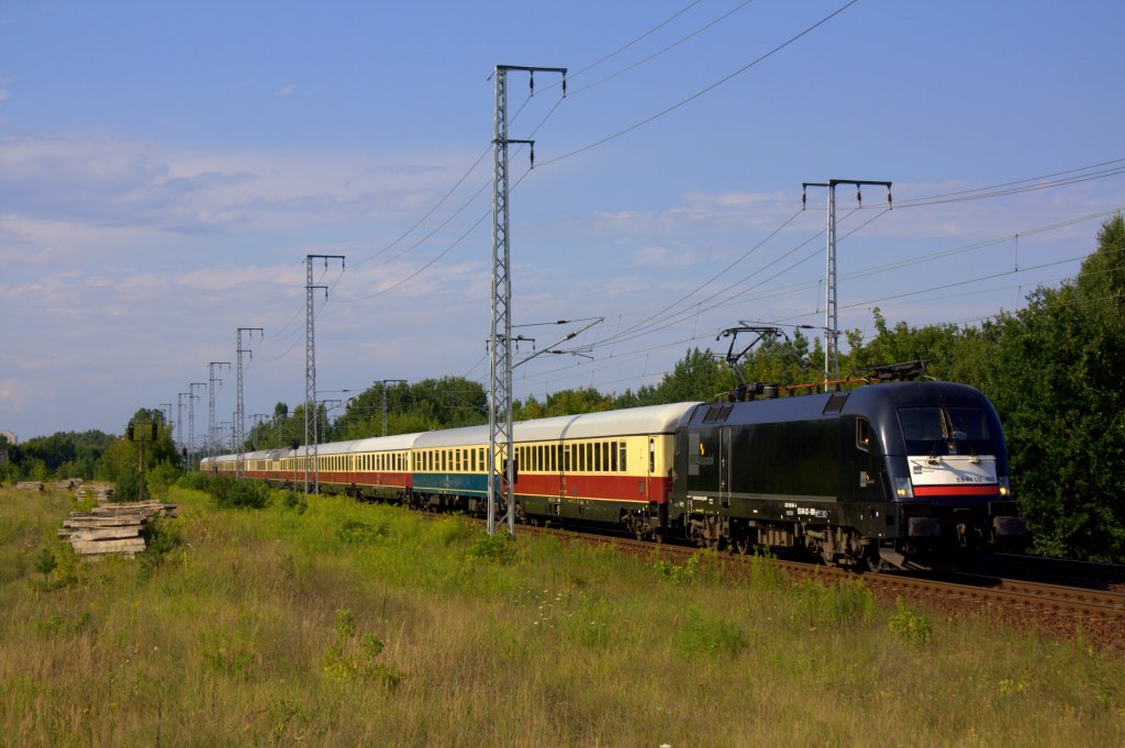 Die 182 509 beim Fotohalt im alten Rangierbahnhof Berlin Wuhlheide, kurz darauf ging es mit der Bereitstellung eines TEEs weiter richtung Berlin Hbf, am 04.08.2012.