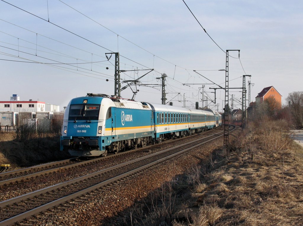 Die 183 002 mit einem ALEX nach Hof am 12.03.2011 unterwegs bei Obertraubling. 