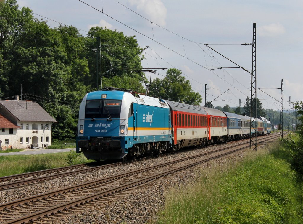 Die 183 003 mit einem ALEX nach Mnchen am 08.06.2013 unterwegs bei Moosburg.
