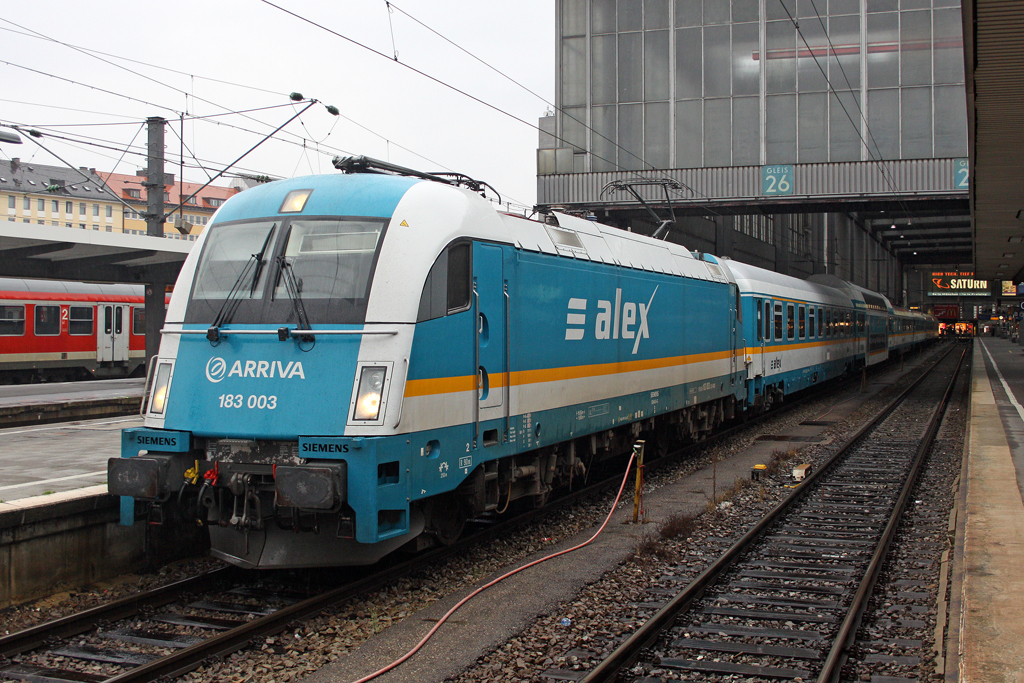 Die 183 003 in Mnchen Hbf am 07,08,10