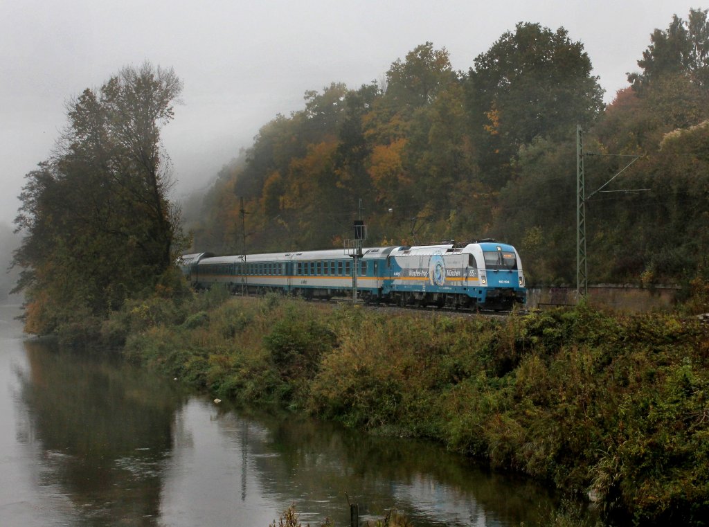 Die 183 004 mit einem ALEX am 20.10.2012 unterwegs bei Moosburg.