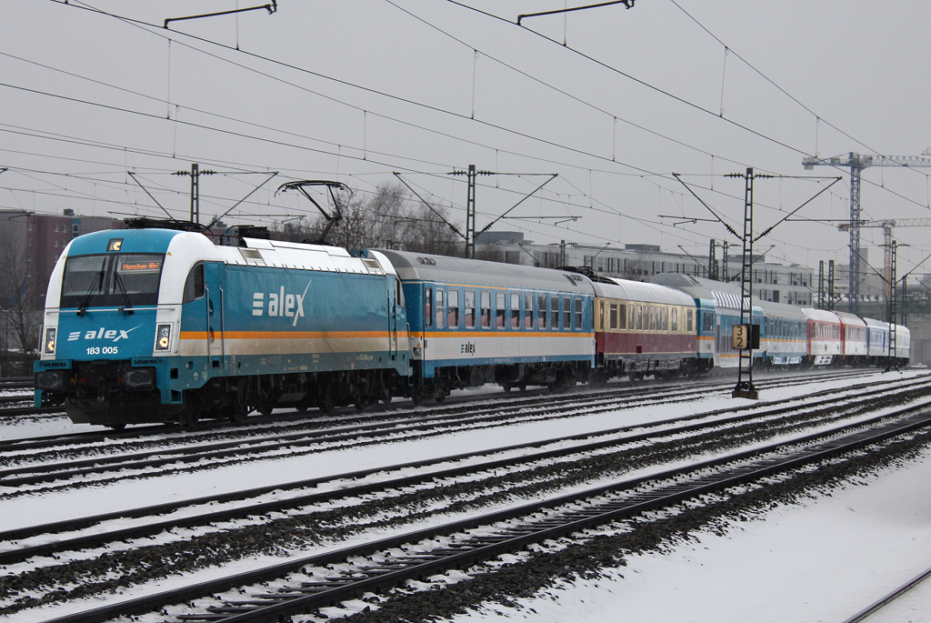Die 183 005 mit einem Alex von Hof nach Mnchen am Hirschgarten am 15.02.2013