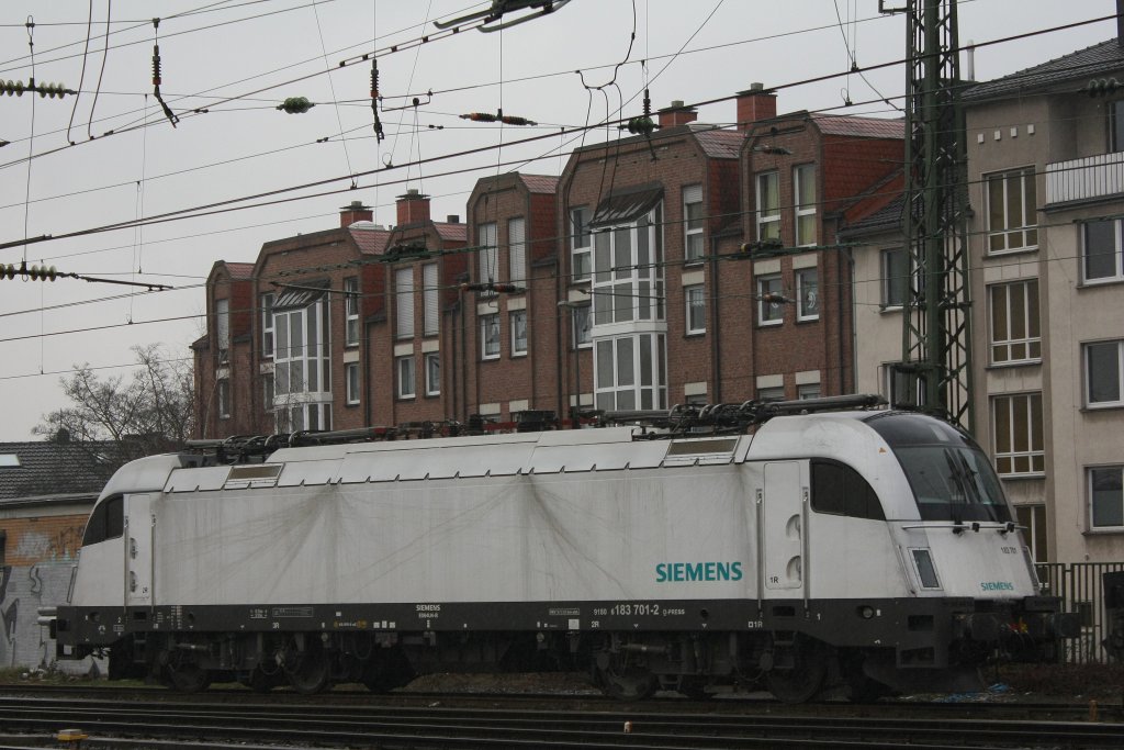 Die 183 701-2 (SIEMENS) stand am 25.01.2011 in Aachen Hbf.