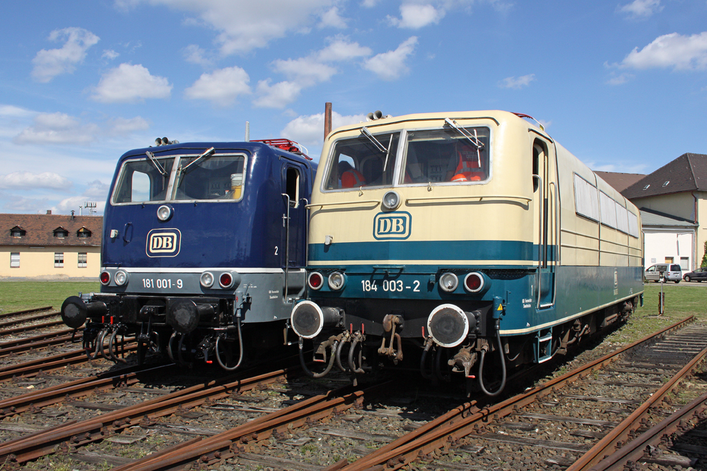 Die 184 003-2 neben 181 001-9 beim 175 Jahre Eisenbahn in Deutschland fest im BW Nrnberg Gostenhof am 19,08,10