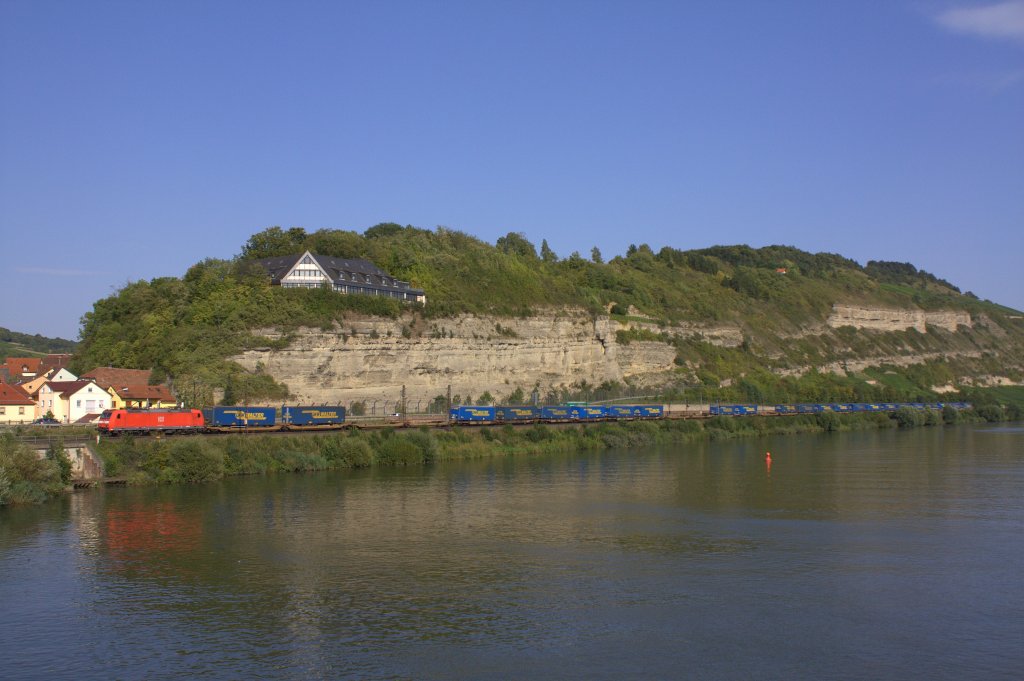 Die 185 047 fuhr am 23.08.2011 durch Retzbach.