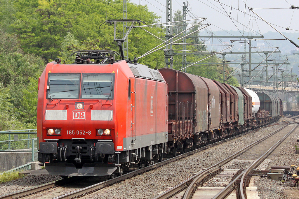Die 185 052-8 in Wuppertal Vohwinkel am 27,05,10
