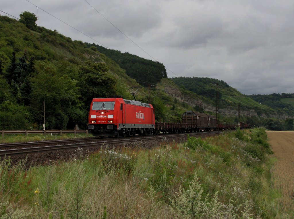 Die 185 213 am 30.07.2011 mit einem Gterzug unterwegs Karlstadt.