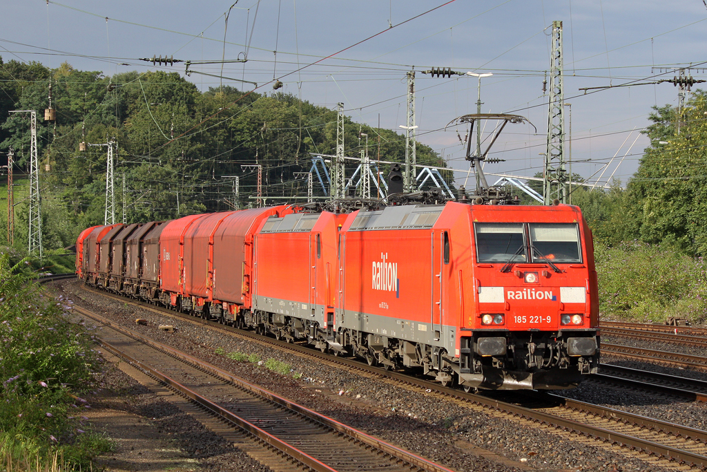 Die 185 221-9 in Kln West am 13,08,10