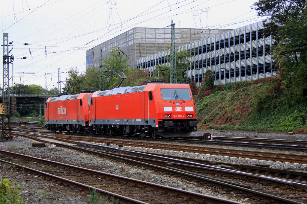 Die 185 238-3 von Railion und 185 388-6 DB rangien in Aachen-West bei Herbstwetter.
9.10.2011