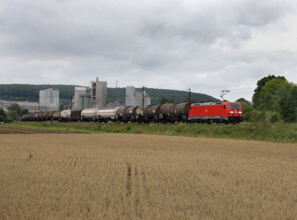 Die 185 359 mit einem Gterzug am  30.07.2011 unterwegs bei Karlstadt.