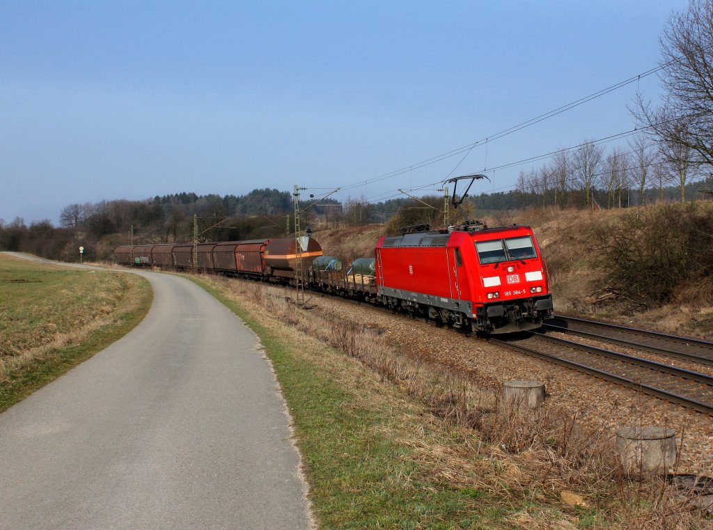 Die 185 384 mit einem G�terzug am 24.03.2012 unterwegs bei P�lling.