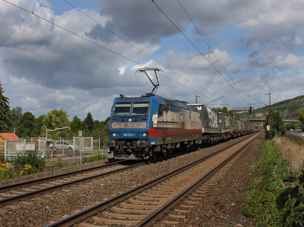 Die 185 512 am 29.08.2009 mit einem KLV-Zug unterwegs bei Th�ngersheim. 