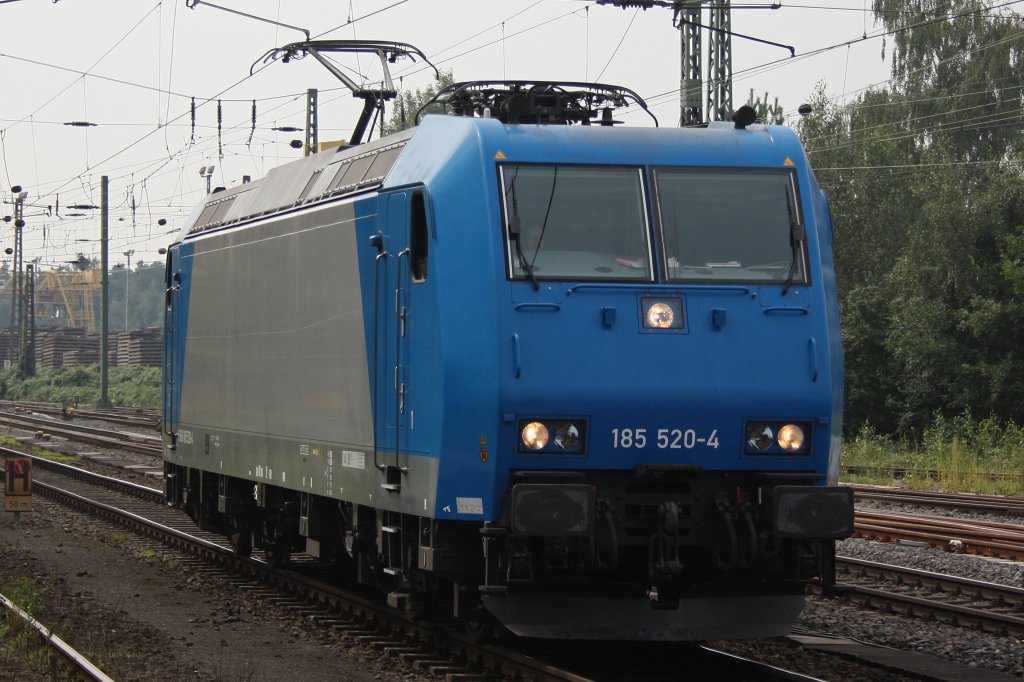 Die 185 520 am 23.8.11 als Lz in Duisburg-Entenfang.