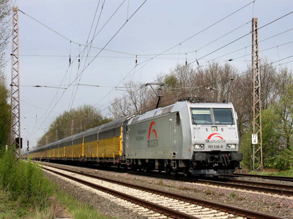 Die 185 538 am 28.04.2010 mit einem Autozug  unterwegs bei D�rverden.