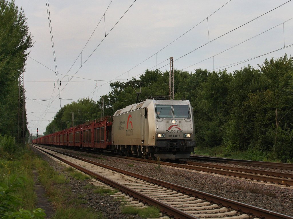 Die 185 539 am 10.08.2010 mit einem Leeren Autozug unterwegs bei D�rverden. 