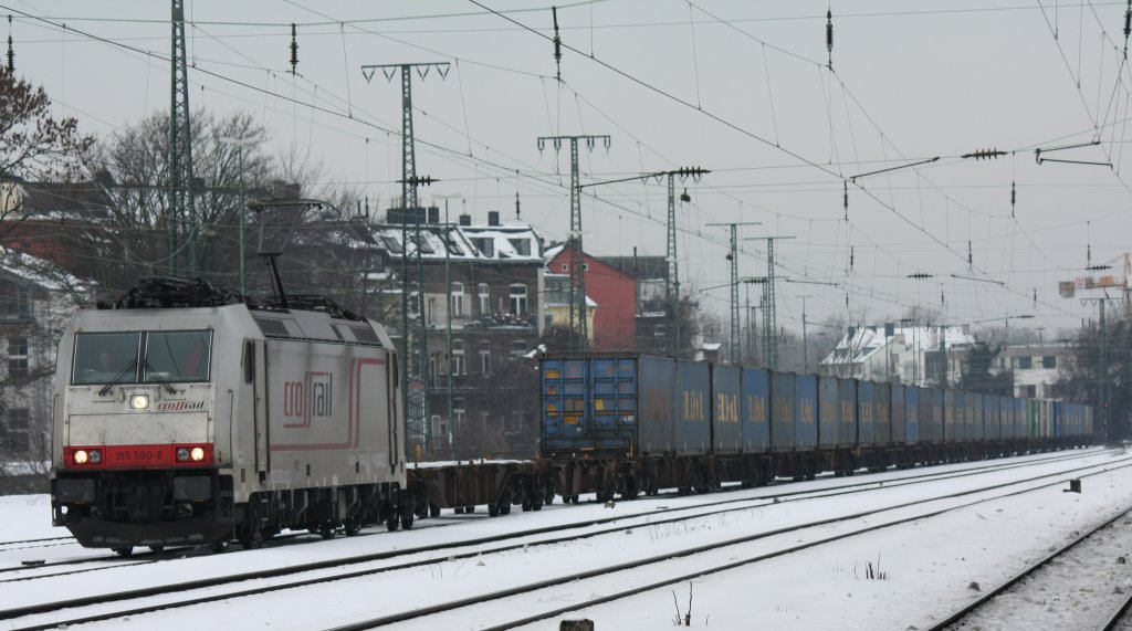 Die 185 580-8 von Crossrail fuhr am 28.12.2010 mit dem BULKHAUL-KLV durch Kln West um ihn nach Aachen West zu bringen.
