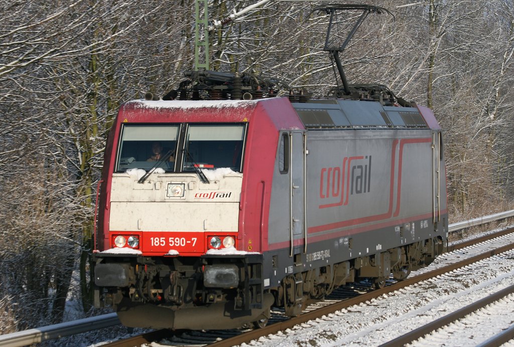 Die 185 590-7 der Crossrail fhrt Lz im Schnee kurz vor Geilenkirchen am 04.01.2010