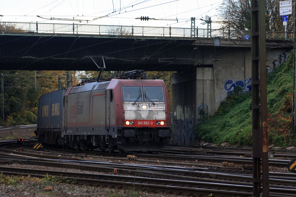 Die 185 592-3 von Crossrail kommt mit einem Bulkhaul-Ganzzug aus Melzo(I) und fhrt in Aachen-West ein.
5.11.2011