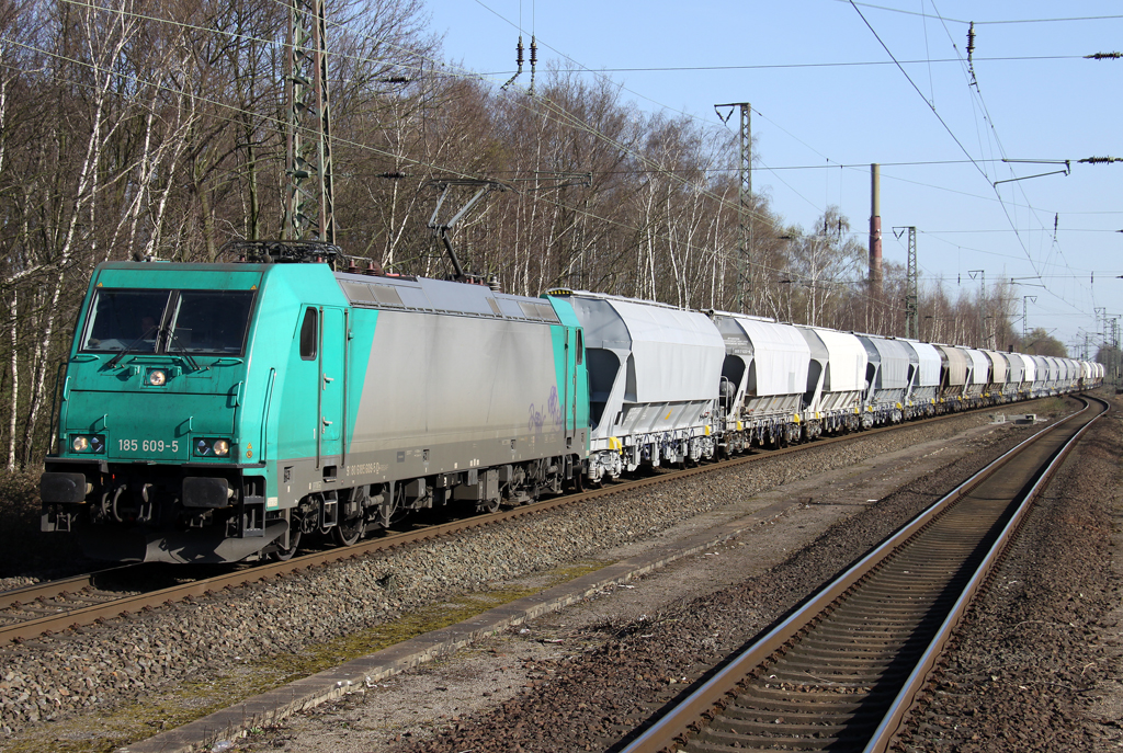 Die 185 609-5 zieht einen Gz durch Dinslaken am 26.03.2012
