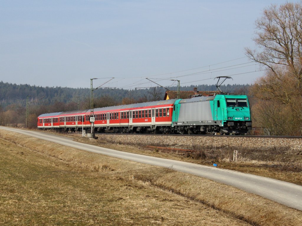 Die 185 617 am 05.03.2011 mit einer S Bahn unterwegs bei P�lling. 