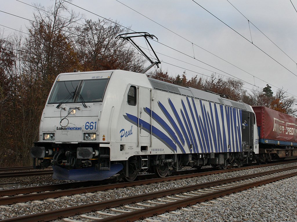 Die 185 661 von Lokomotion am 31.10.2009 mit dem Winner KLV-Zug bei der Durchfahrt in Haar (Mnchen)