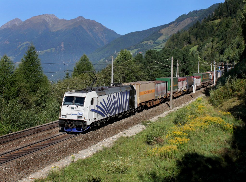 Die 185 662 mit einem KLV-Zug am 08.09.2012 unterwegs bei Penk.