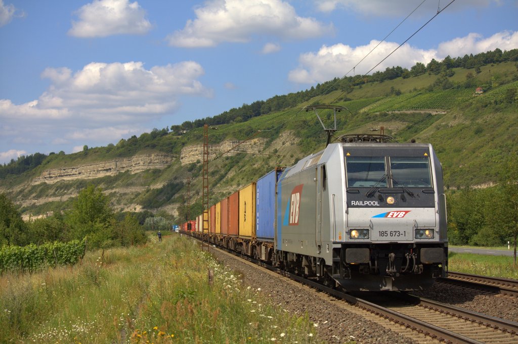 Die 185 673-1 der EVB fuhr am 02.08.2011 durch Th�ngersheim.