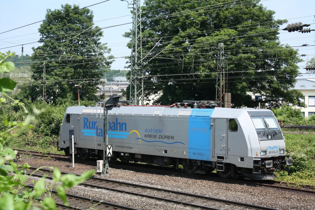 Die 185 674-9 von der Rurtalbahn angemietet von RAILPOOL Leasing
steht in der Abstellanlage unweit von Bf Aachen West.