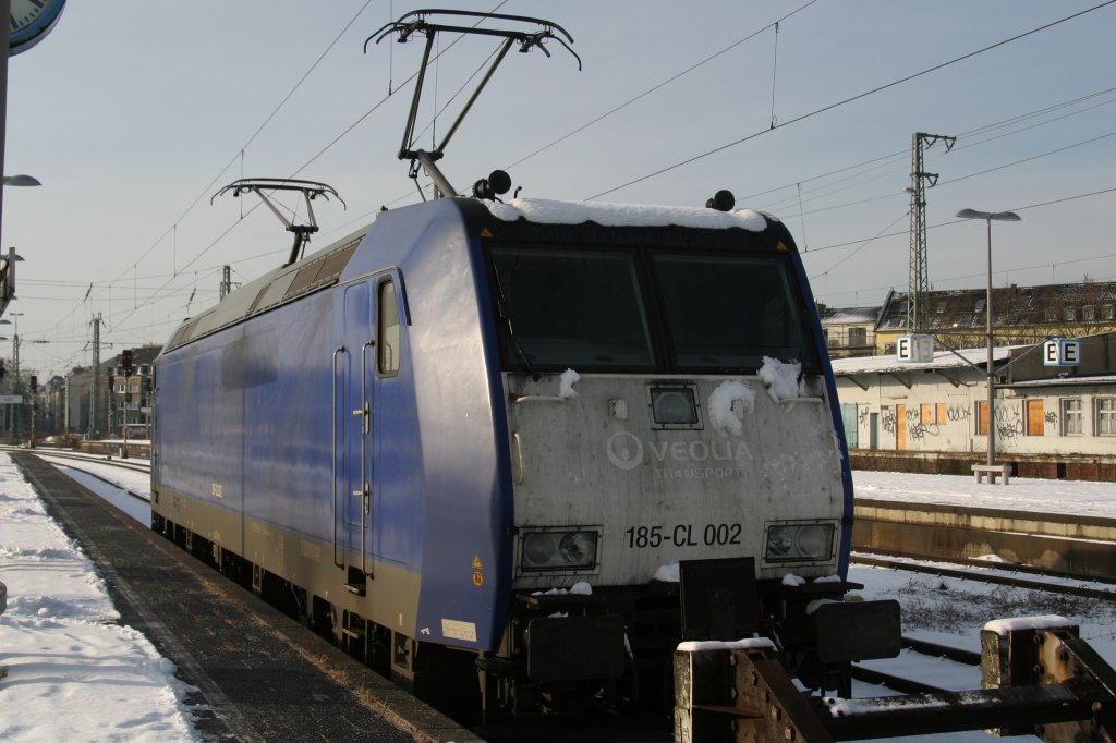 Die 185-CL 002 der Eurobahn steht am 31.1.10 in Dsseldorf Hbf.
