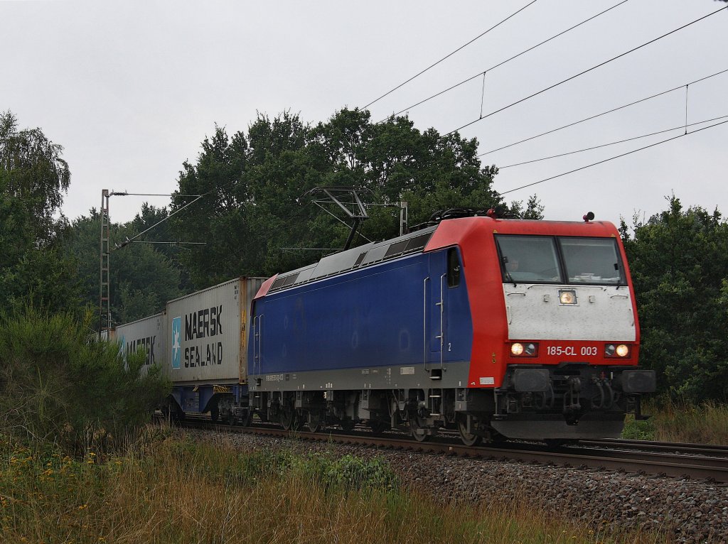 Die 185-CL 003 am 11.08.2010 mit einem Containerzug unterwegs bei Eystrup. 