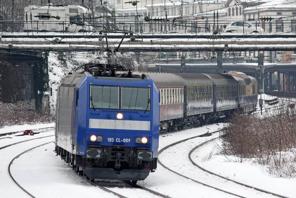 Die 185 CL-009 als RE13 fr die Eurobahn, in Wuppertal Elberfeld am 01,02,10