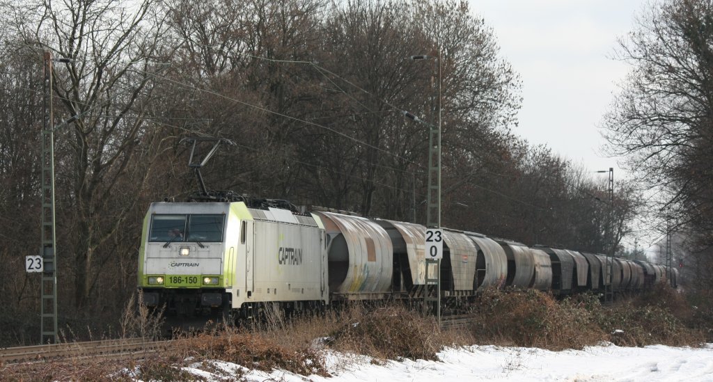 Die 186 150 von Captrain fuhr am 03.01.2011 durch Bornheim.