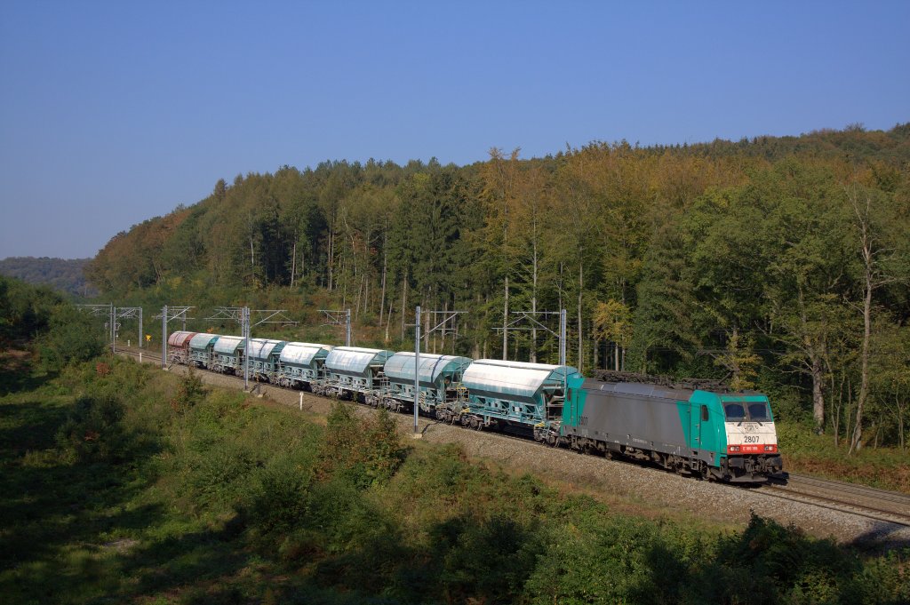 Die 186 199 (2807) fuhr am 01.10.2011 von Aachen West nach Montzen durch den Preuswald bei Gemmenich.