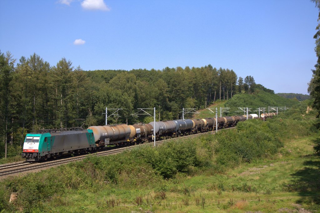 Die 186 219 (2827) kmpfte sich am 03.09.2011 mit ihrem Gterzug die Montzenroute von Aachen West nach Montzen hoch, hier beim durchqueren des Preuswald bei Gemmenich.