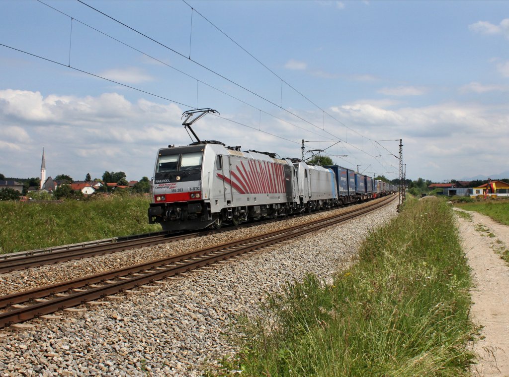Die 186 283 und die 186 287 mit einem KLV-Zug am 23.06.2012 unterwegs bei Osterm�nchen.