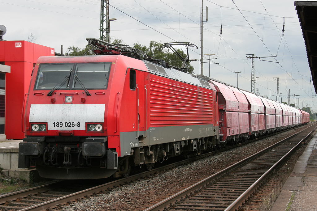 Die 189 026-8 zieht Kalk durch Oberhausen Sterkrade am 29.07.2011