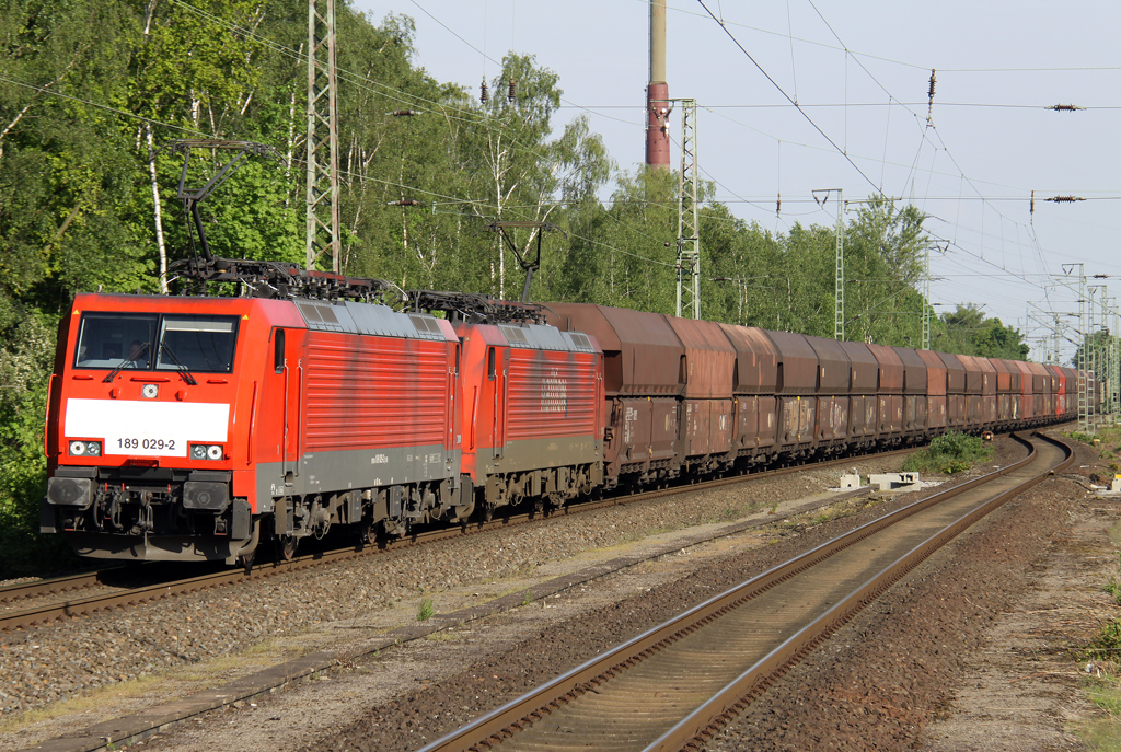 Die 189 029-2 zieht in DT einen Kohlezug durch Dinslaken am 14.05.2012