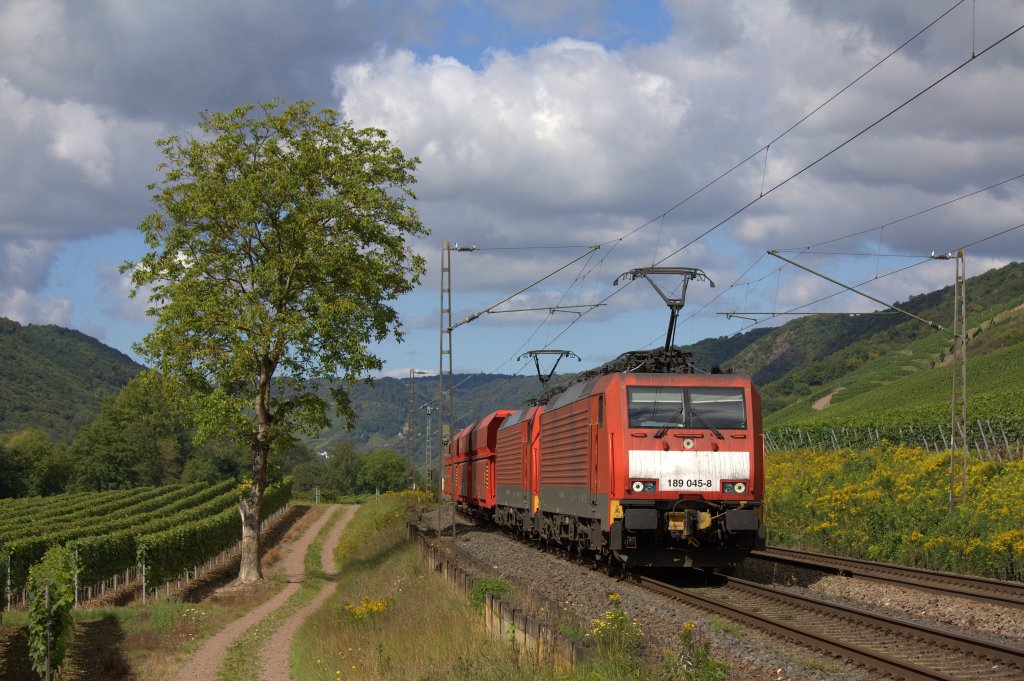 Die 189 045-8 fuhr am 15.08.2011 durch Pommern.