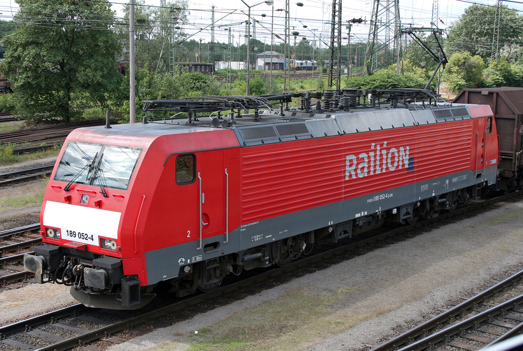 Die 189 052-4 steht abfahrtbereit in Oberhausen West am 08.07.2011