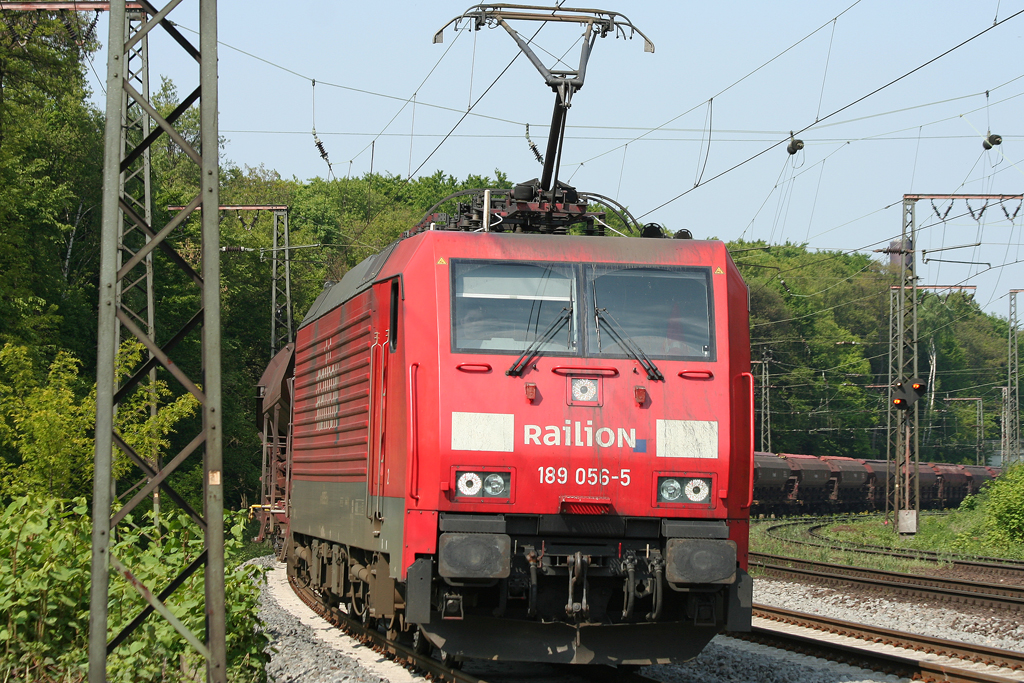 Die 189 056-z zieht einen Gz durch Duisburg Neudorf am 20.05.2010