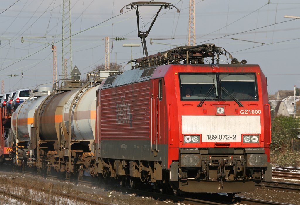 Die 189 072-5 mit GZ1000 und Hollandlatz zieht einen gemischten Gz durch Ratingen Lintdorf am 19.12.2009