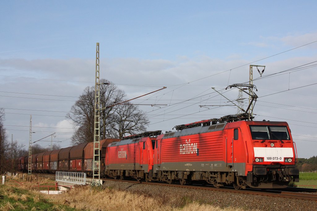 Die 189 073 und eine weitere 189er  am 14.1.12 mit einem Kohlezug bei der Durchfahrt durch Voerde.
